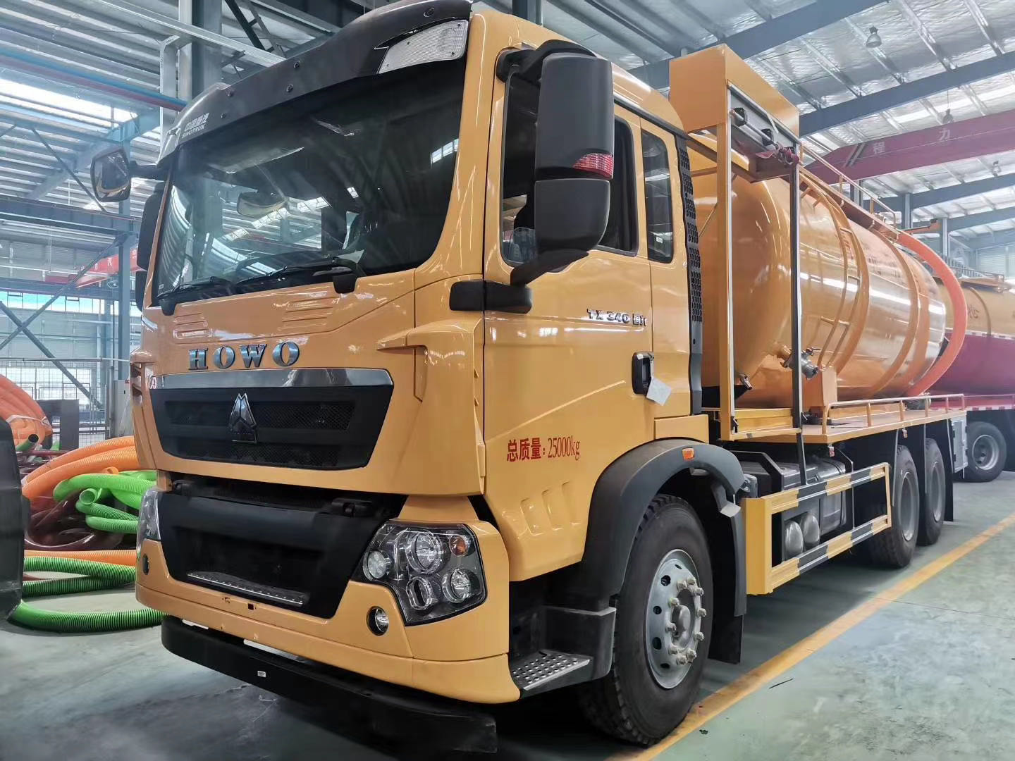 新品出征：重汽??沃豪??TX清洗吸污車，清洗吸污兩不誤