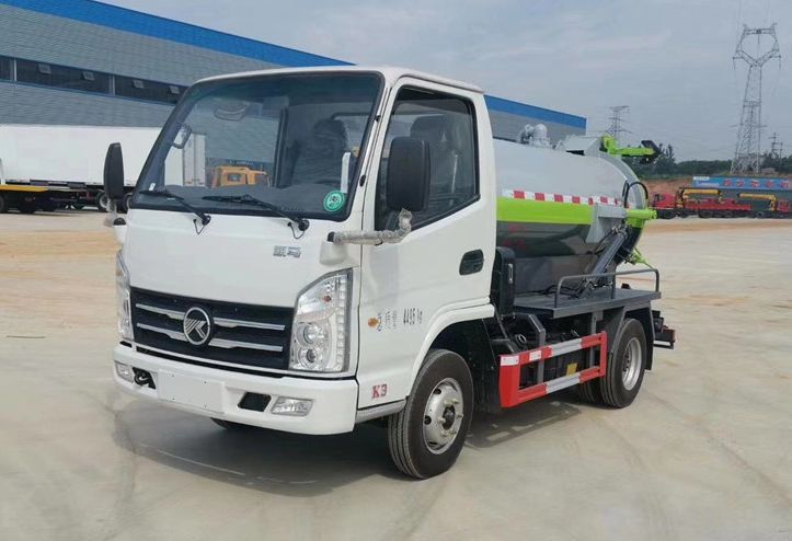 凱馬國(guó)六2方藍(lán)牌吸污車清理城市底下管網(wǎng)“主動(dòng)脈”