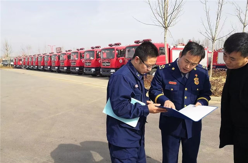 為提升滅火救援效率，使車輛在消防救援工作中成為強有力的“作戰(zhàn)工具”，亳州市應(yīng)急管理局采購60輛水罐消防車