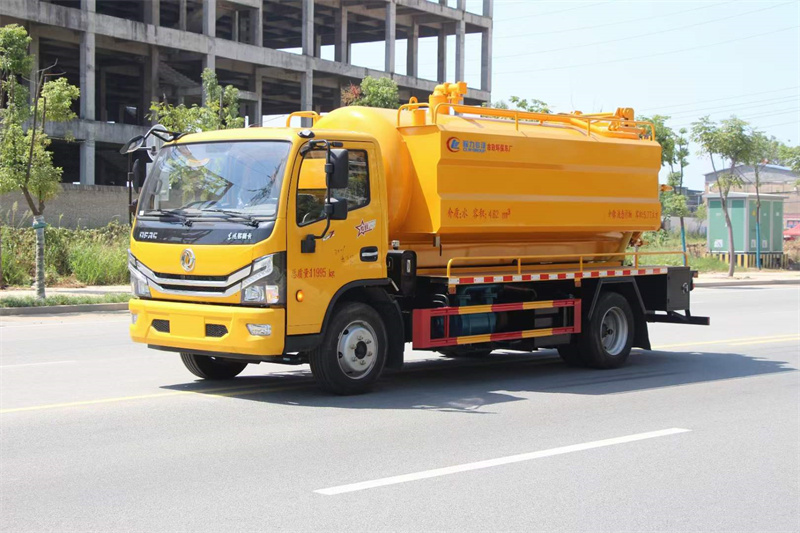 東風(fēng)大多利卡5方清洗吸污車(chē)