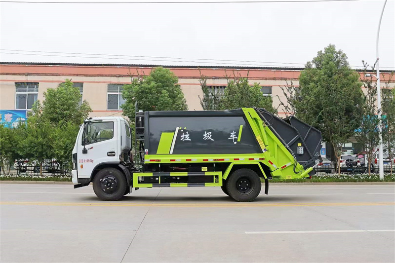 東風(fēng)大福瑞卡8方壓縮式垃圾車