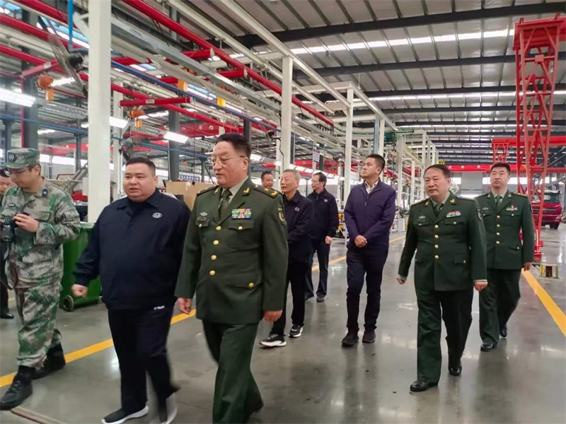 湖北省省委常委、省軍區(qū)政委謝東輝等首長(zhǎng)視察應(yīng)急產(chǎn)業(yè)龍頭企業(yè)程力汽車(chē)集團(tuán)
