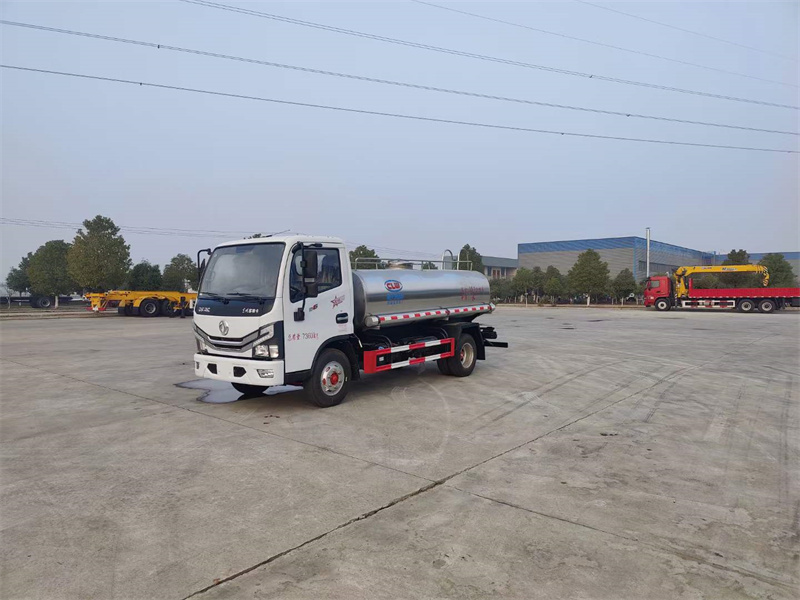 山泉飲用水運(yùn)輸車(chē)罐體免漆，亮晶晶
