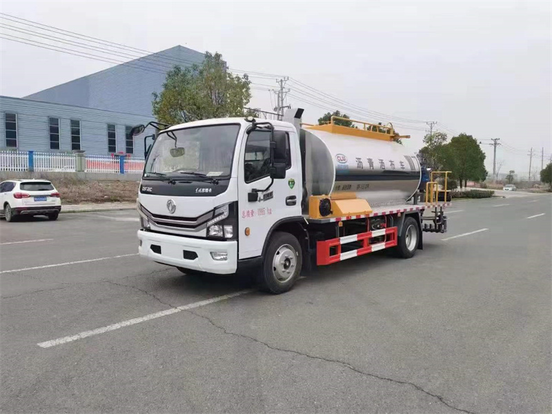 東風多利卡7方灑布車
