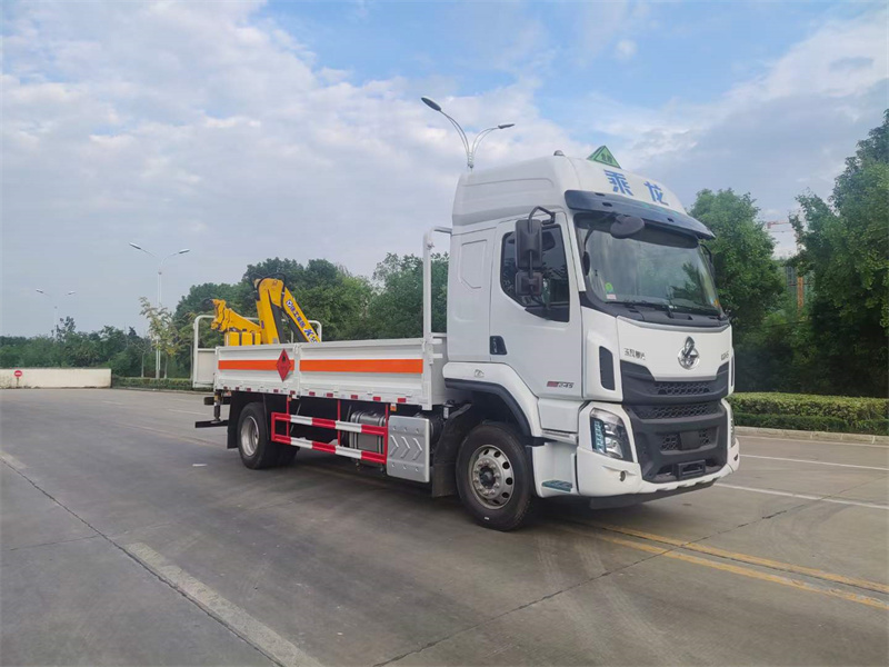東風柳汽H5氣瓶帶吊機運輸車