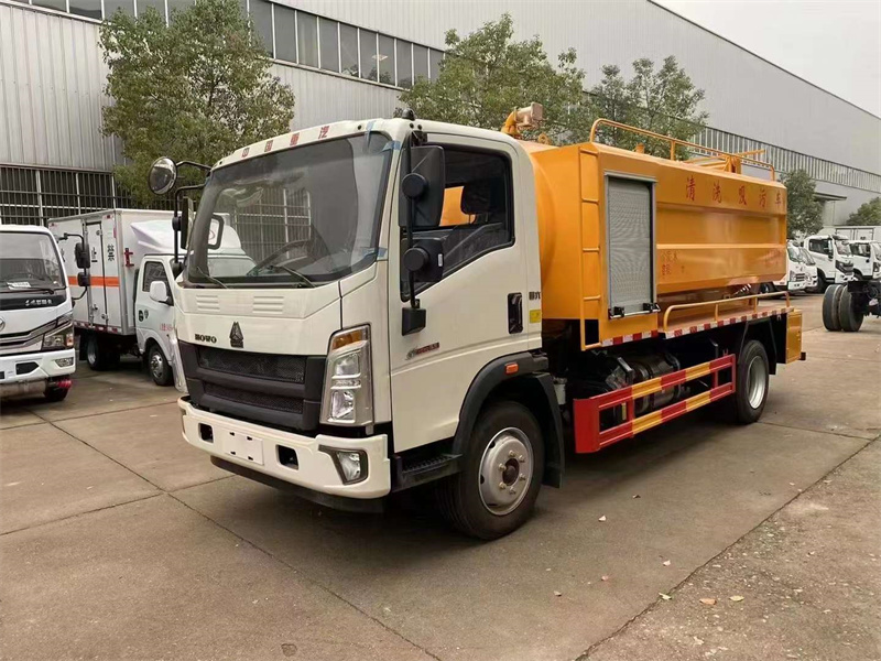 豪沃輕卡、藍(lán)牌清洗吸污車