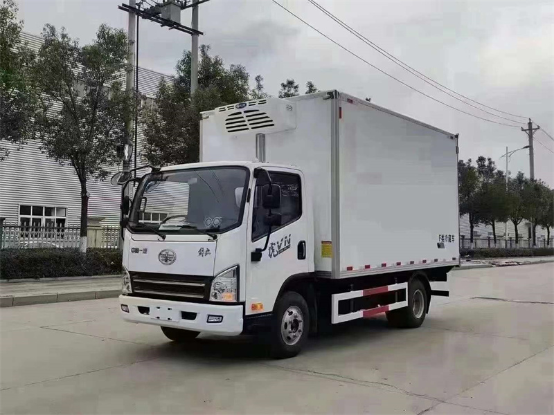 解放虎V德威4.2米藍(lán)牌國(guó)六冷藏車