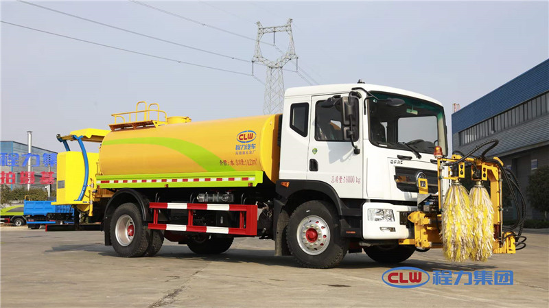 防撞車(chē)、護(hù)欄清洗車(chē)、灑水車(chē)三合一